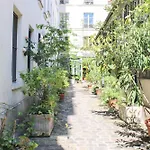 Charm And Comfort In The Heart Of The Marais