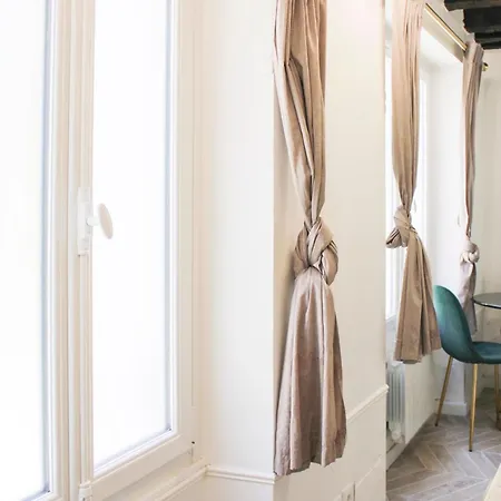 Charm And Comfort In The Heart Of The Marais Appartamento *