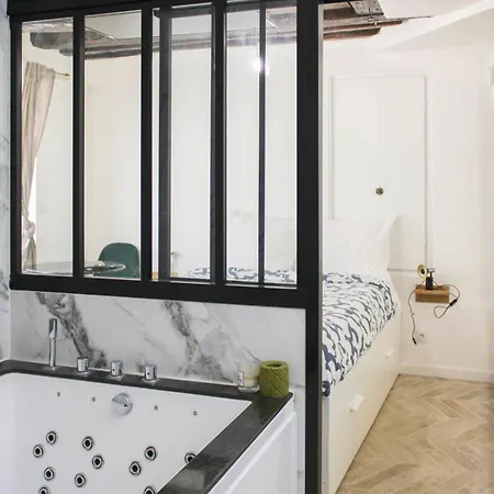 Charm And Comfort In The Heart Of The Marais * Parigi